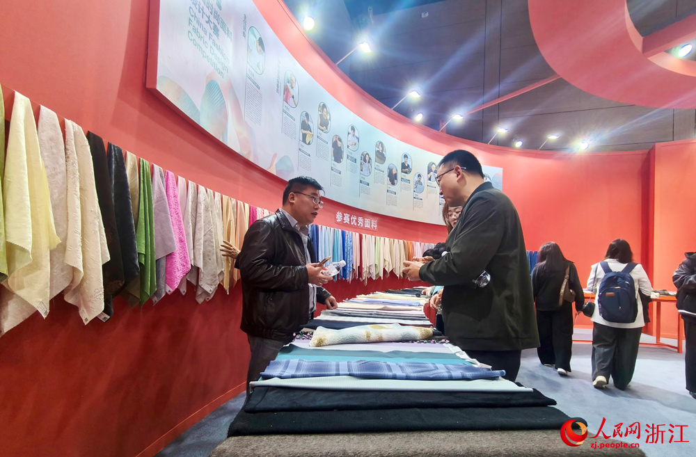 2025中国绍兴柯桥国际纺织品博览会（秋季）现场。人民网 刘欣蔚摄