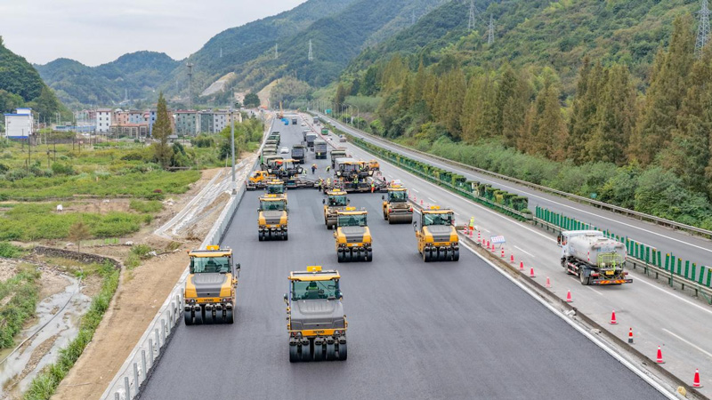 寧海南互通至麻岙嶺隧道寧向斷流路段施工現場。李全平攝