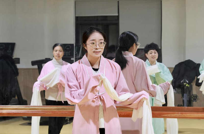 村民在“家門口”就可以學越劇。路橋街道供圖