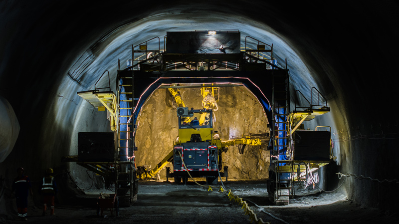 義龍慶高速麗水段牛頭山隧道鑽孔施工現場