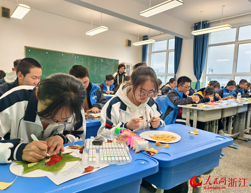 皋兰一中为学生开设特色课程。人民网记者 康梦琦摄