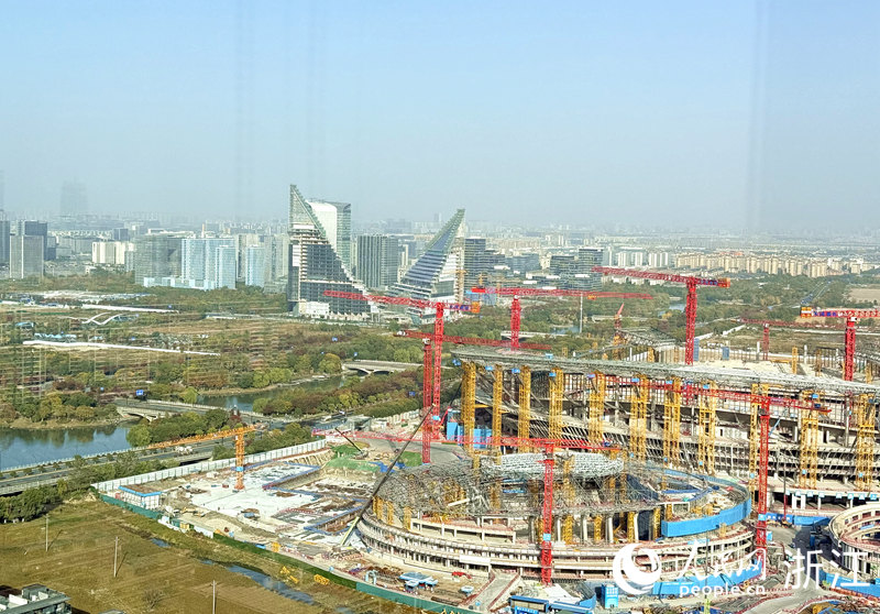 余杭国际体育中心的主体结构已初具规模。人民网记者 方彭依梦摄