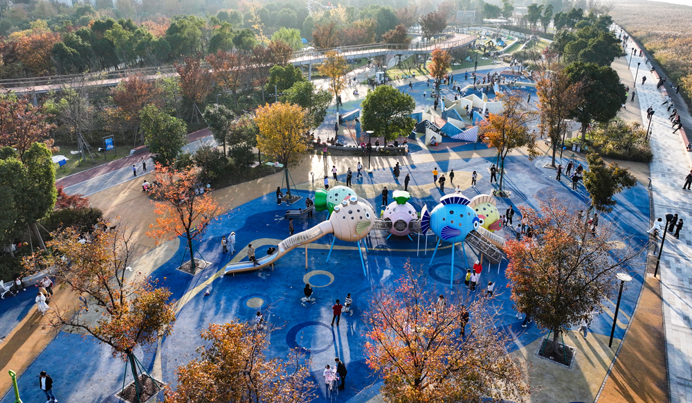 宁波滨海水韵公园的儿童游乐区。陈亮摄