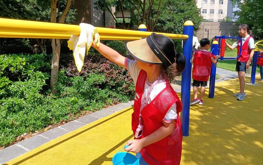 践行“两山”理念丨志愿红守护生态绿