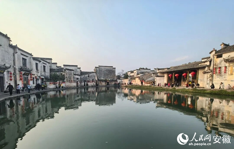 黟縣宏村月沼。人民網記者 汪瑞華攝