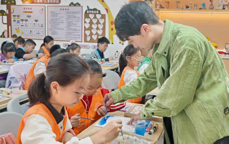 非遗传承添青春动能 95后青年执笔绘渔家