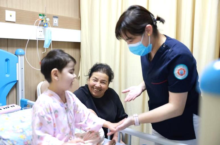 三个浙江“妈妈”一个新疆娃