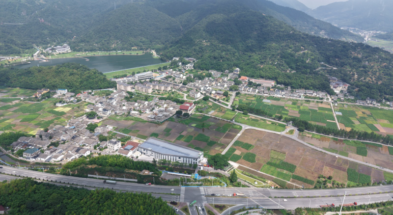 官岙邸村航拍。吳狀攝