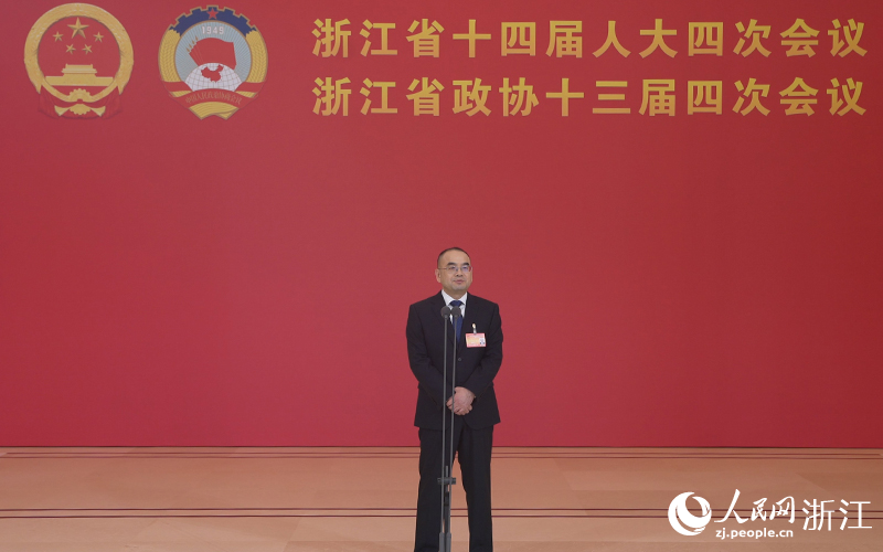浙江省農業農村廳廳長李迎賓在浙江省兩會“廳長通道”接受採訪。人民網記者 張帆攝