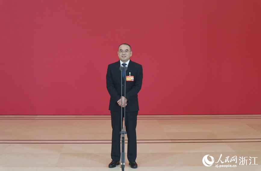 浙江省農業農村廳廳長李迎賓答記者問。人民網記者 張帆攝