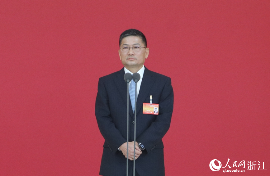 浙江省商務廳廳長周向軍答記者問。人民網記者 張帆攝