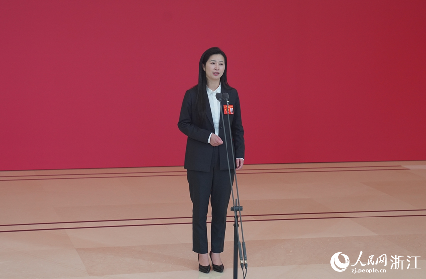 浙江省人大代表、嘉興市南湖區鳳橋桃花源農場場長陳慧春。人民網記者 張帆攝