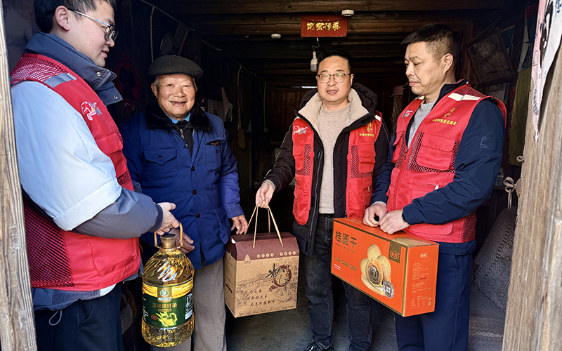 走訪群眾家中。龍泉市委宣傳部供圖