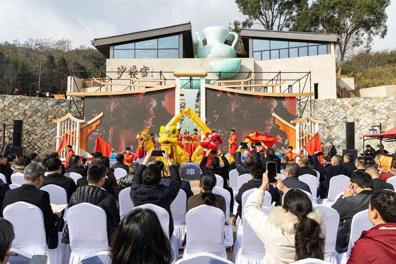 开窑仪式现场。王敏智摄