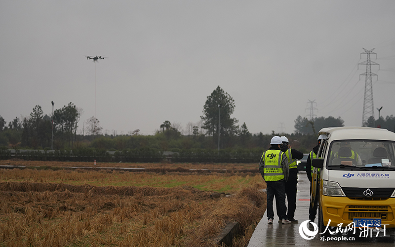 學員們正在進行無人機考試。人民網記者 陳陸洵攝