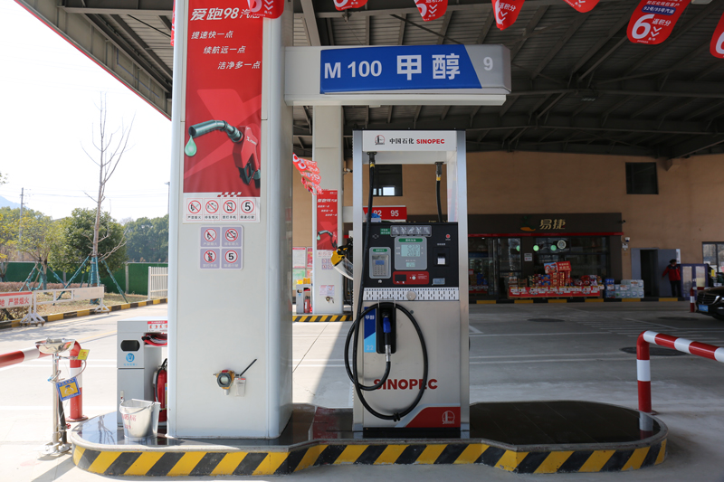 中国石化浙江杭州石油富阳春南加能站甲醇加注点 倪潇俐 摄
