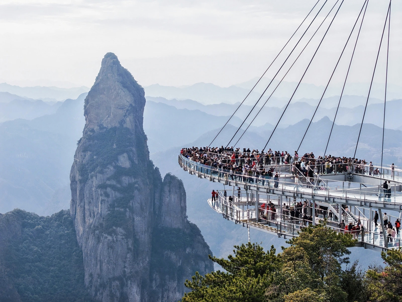 春節假期期間，神仙居景區游客絡繹不絕。仙居縣委宣傳部供圖