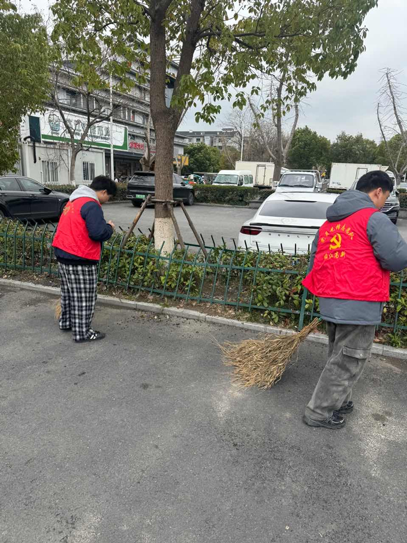 臨江街道高新社區組織20名志願者開展“傳承雷鋒精神 共建溫暖社區”活動。臨江街道供圖