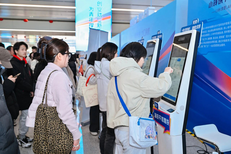 人才交流大会现场。余杭区委宣传部供图