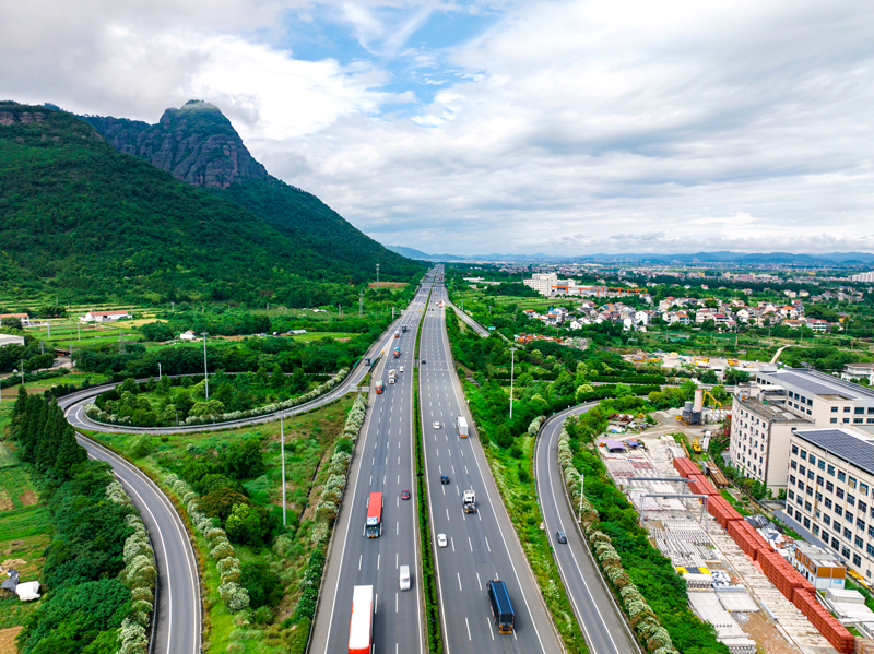 杭金衢高速諸暨段。鄭宇航攝