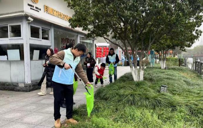 三月春“鋒”暖，學習雷鋒正當時