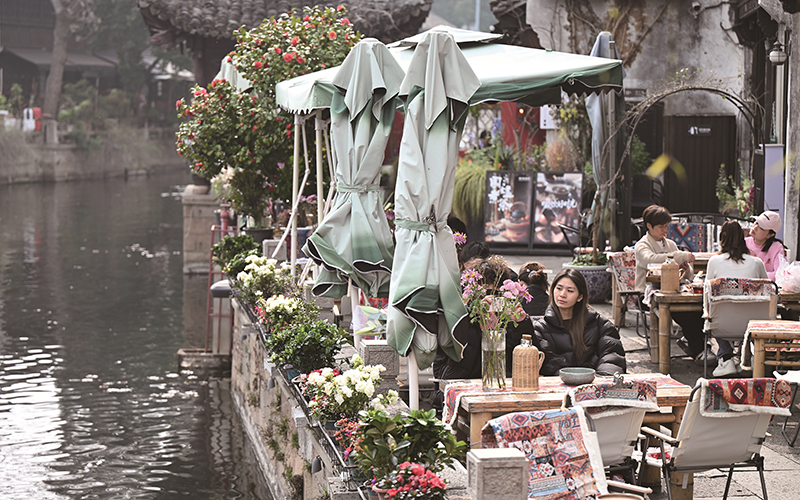 在古街巷陌享受悠闲时光