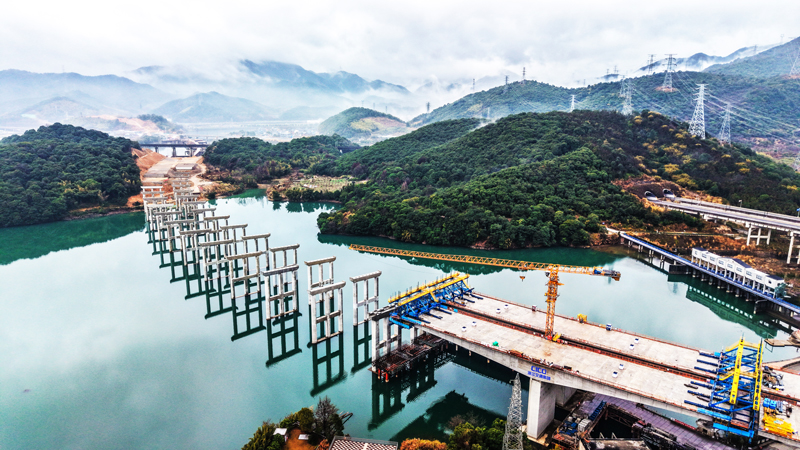 建设中的杨梅岭水库1号桥 浙江交投建设管理有限公司供图