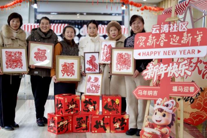 年味满白杨， “新春氛围组” 已就位