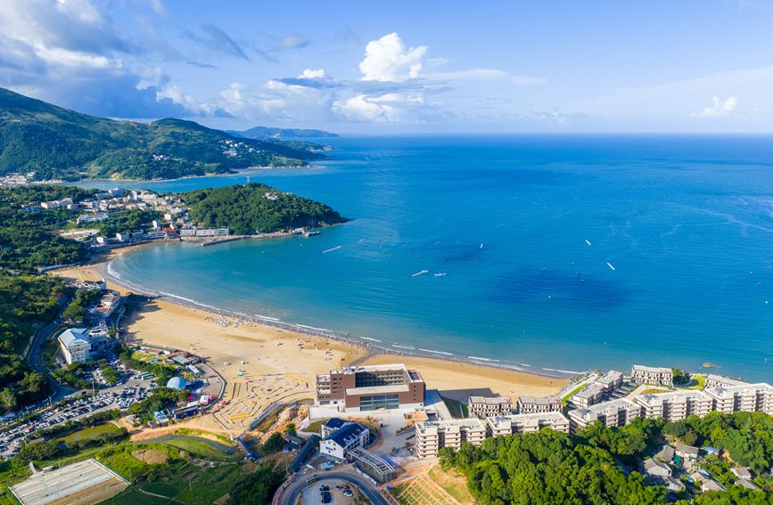 苍南县渔寮大沙滩风景如画。林利摄