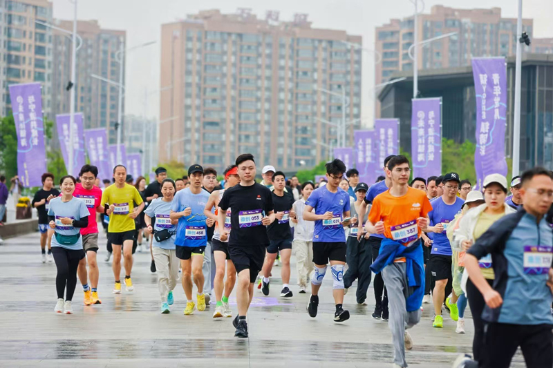 环湖跑活动现场。庄市街道供图