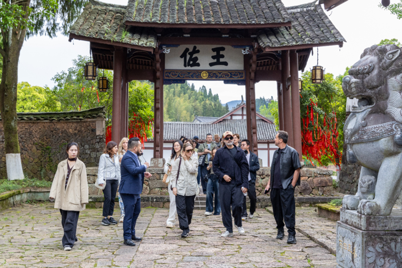 “在福地·国际艺术集”考察团到访文成。文成县融媒体中心供图
