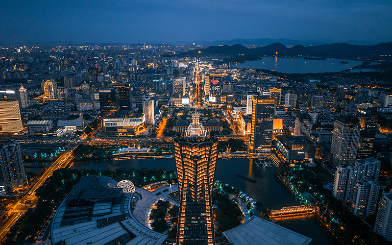 武林商圈夜景。余文華攝