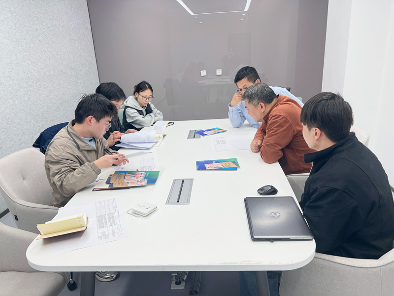 瓶窯鎮工作人員上門助企。余杭區委宣傳部供圖
