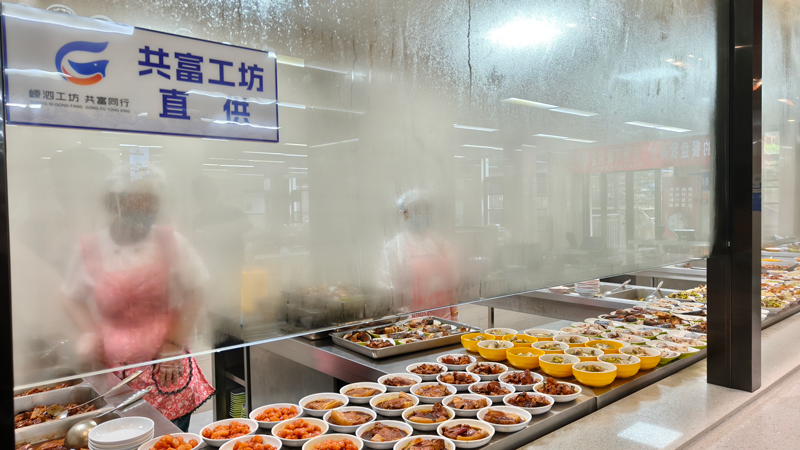 嵊泗縣機關食堂“共富工坊直供”專窗。嵊泗縣委組織部供圖