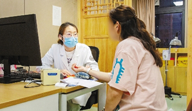 杭州這家醫院的夜門診專治年輕人的“職場通病”