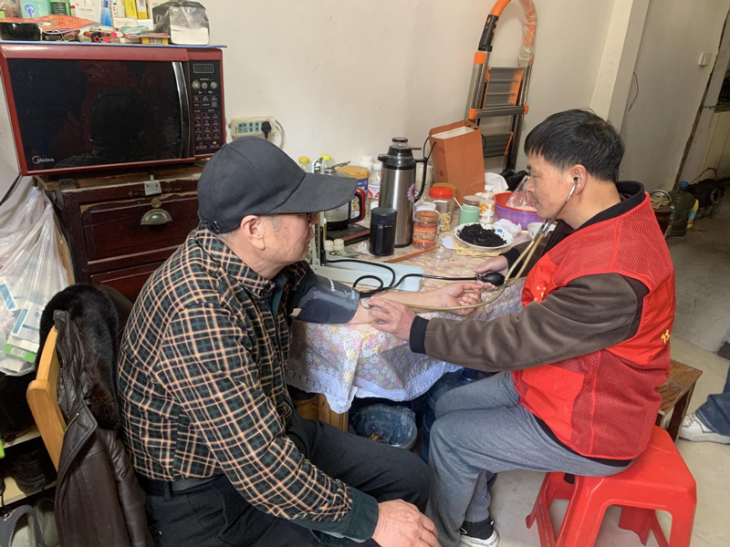 走访高龄独居老人。缙云县委宣传部供图
