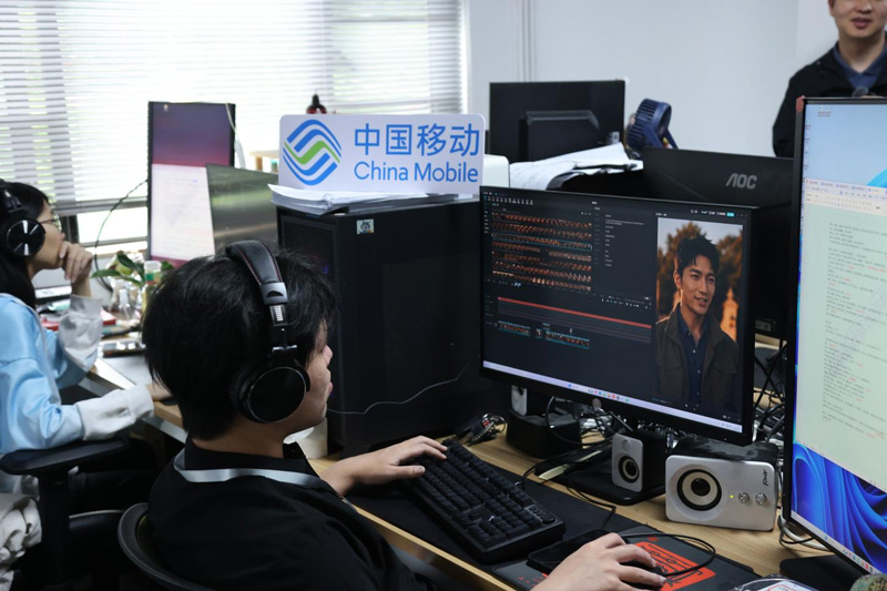 影视团队使用AI工具生成场景。浙江移动供图