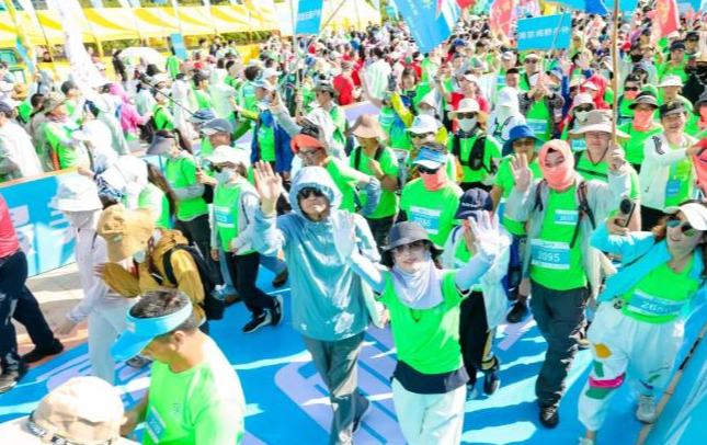 熱力開走，2000人徒步最美海岸線