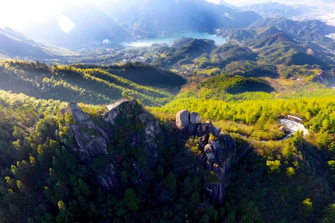 佛儿岩。毛连舜摄