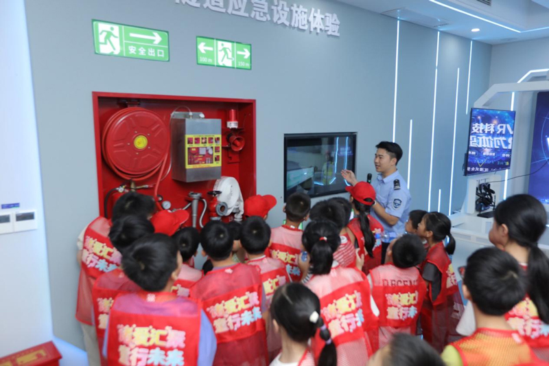 开展研学。杭州南管理中心供图