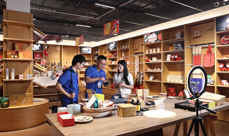 位于李祖村的“李祖农创好物”展销选品中心。浙江电信供图