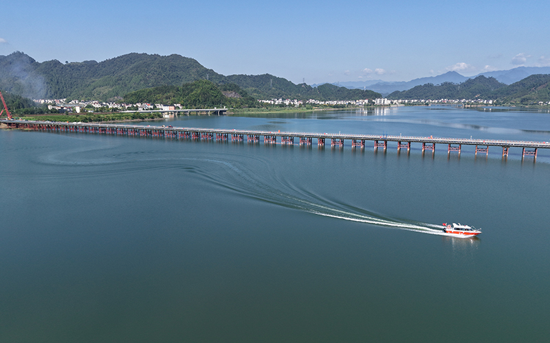 杭淳開高速杭州段汾口大橋鋼棧橋正式貫通。浙江交通集團建管公司供圖