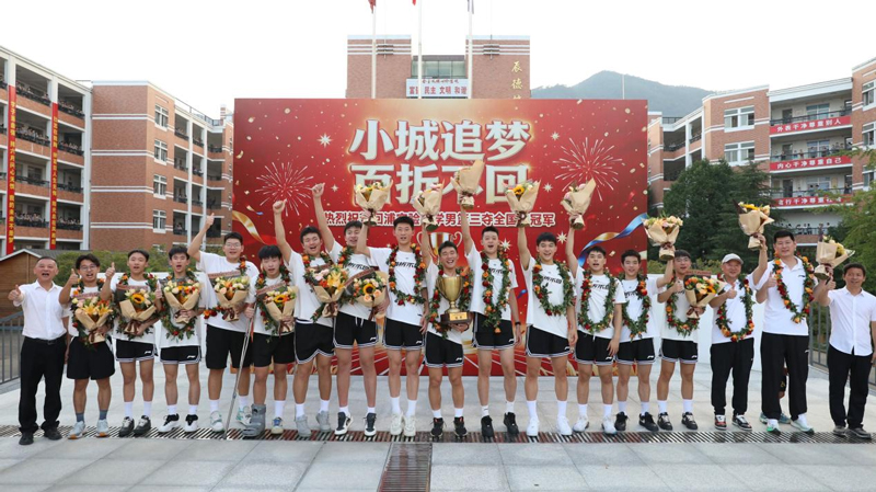 球队合影。临海市委宣传部供图