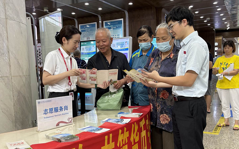 開展反假貨幣宣傳。南京銀行杭州分行供圖