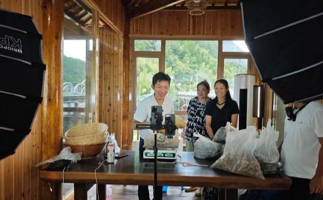 云端拓销路 景宁直播赋能山货出山