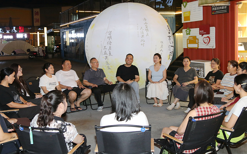 讀書會現場。路南街道供圖