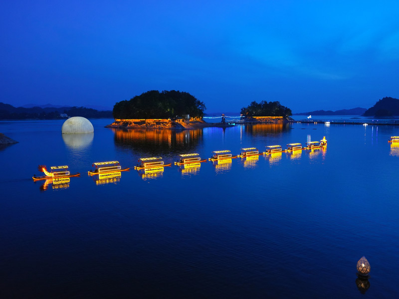千島湖月光島開啟沉浸式夜游。淳安縣委宣傳部供圖