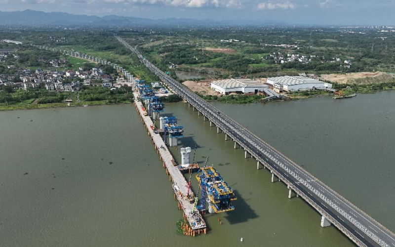 建设中的衢丽铁路衢江特大桥。浙江交通集团建管公司供图