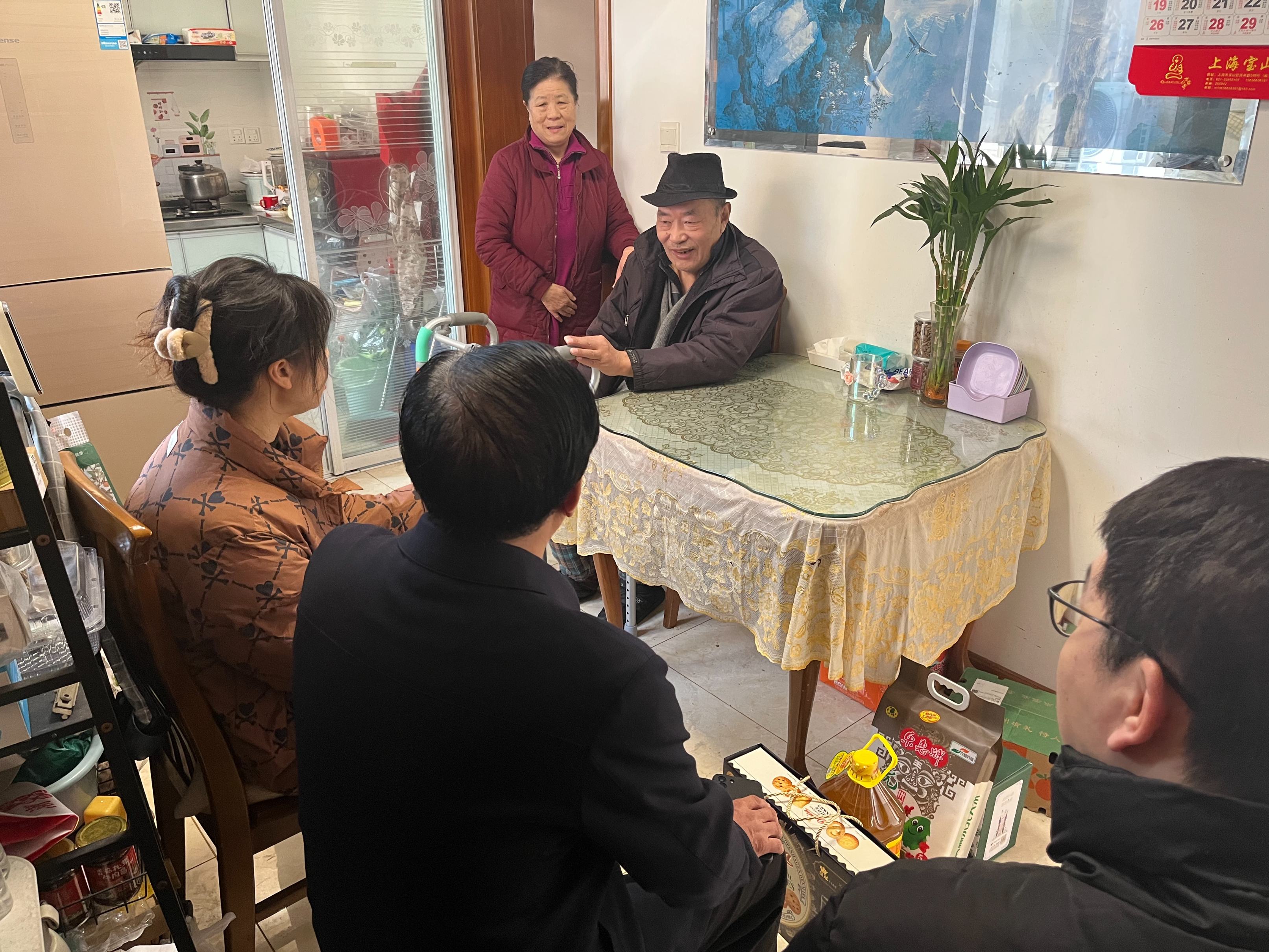 走访社区高龄老人