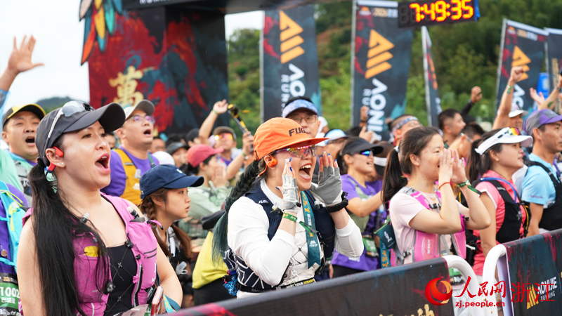 2026年衢州·灵鹫山168古道越野赛现场。人民网 刘欣蔚摄
